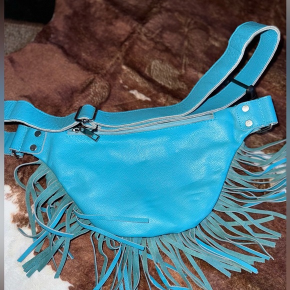 Turquoise & cowhide belt bag! - Picture 4 of 4